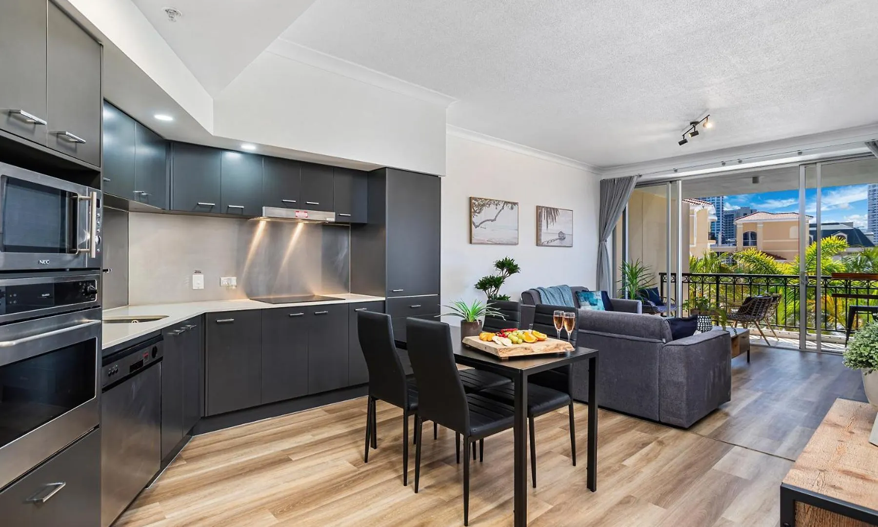 'The Ocean Breeze Getaway' By Inn Paradise Gold Coast Ausztrália